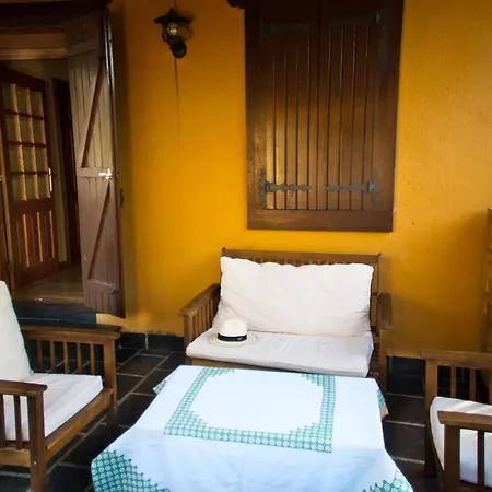 Welcoming In With Shared Pool San Juan de la Mata